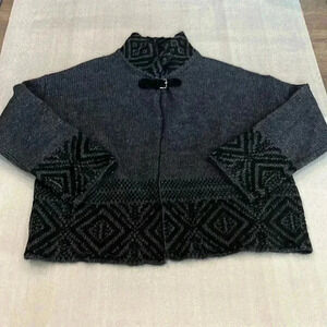 ❤️2/$50❤️[L] Chiaramente Wool Blend Gray Shrugs with buckled closure around Neck